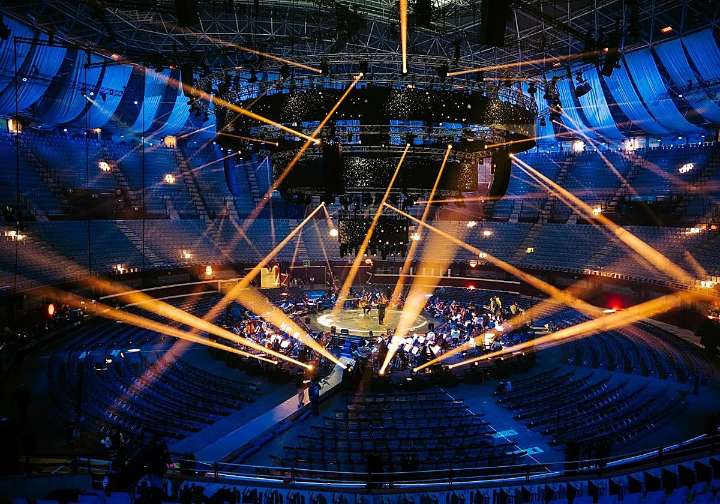 La música vasca toma Illunbe en círculo con la novedosa puesta en escena de 'Kantuz'