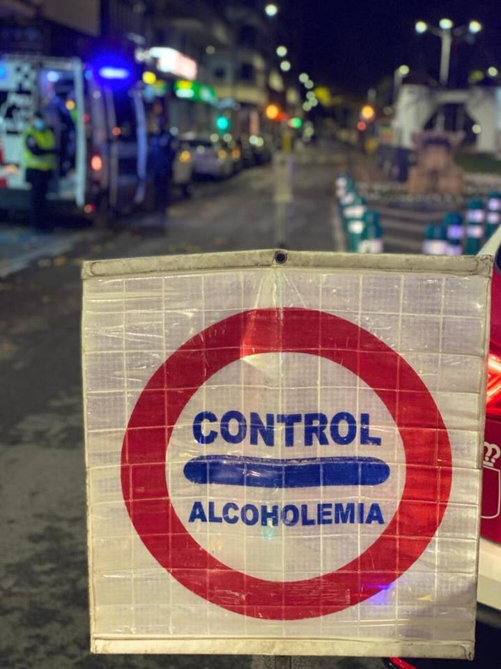 Localizan a dos conductores que circulaban sin carné