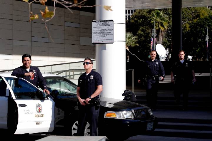 Alcaldesa de Los Ángeles pide fondos para contratar policías