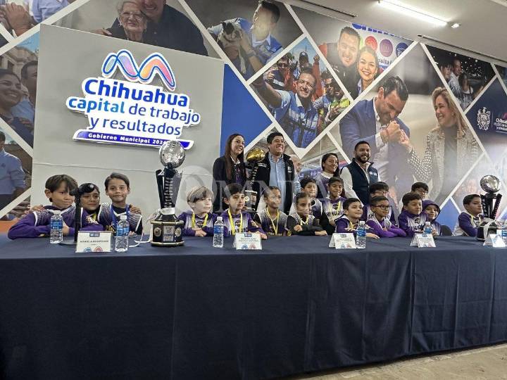 Reconocen regidores del PAN a bicampeones y subcampeones de baby flagfootball