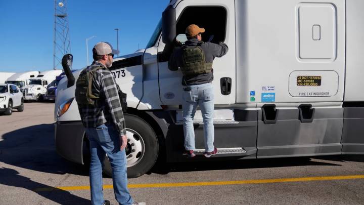 EEUU restringe visados a transportistas mexicanos por "facilitar inmigración ilegal"