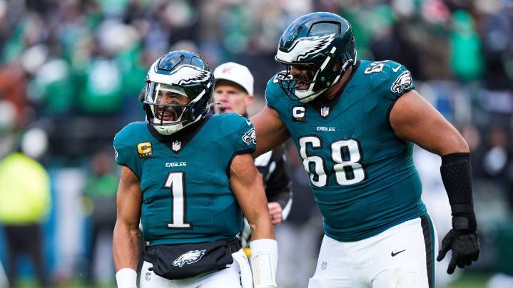 Jalen Hurts puts Chargers clunker in past, shines for Eagles