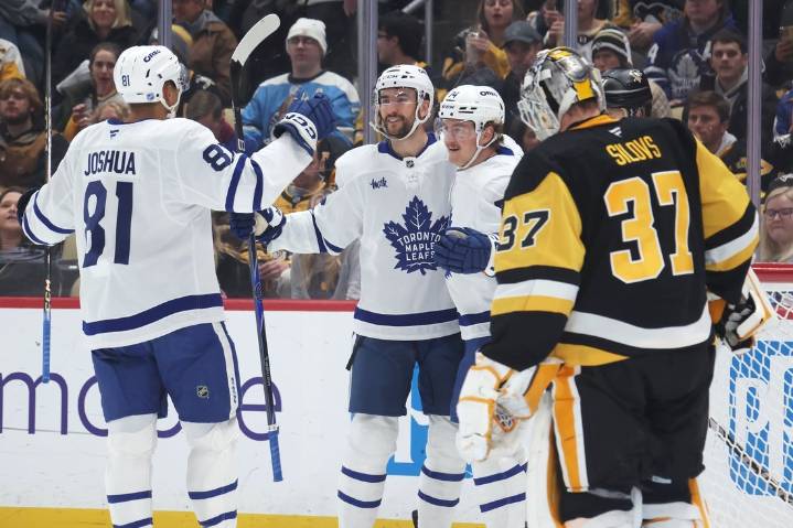 Deadspin | Maple Leafs erupt for 7 goals, sink Penguins