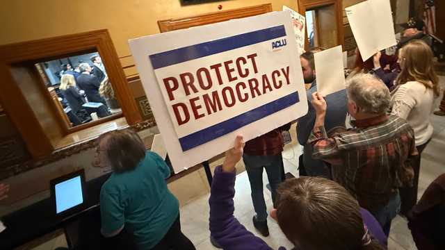 Controversial redistricting measure struck down by Indiana Senate in final vote