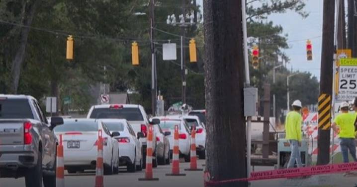 Lane closure on Congress extended