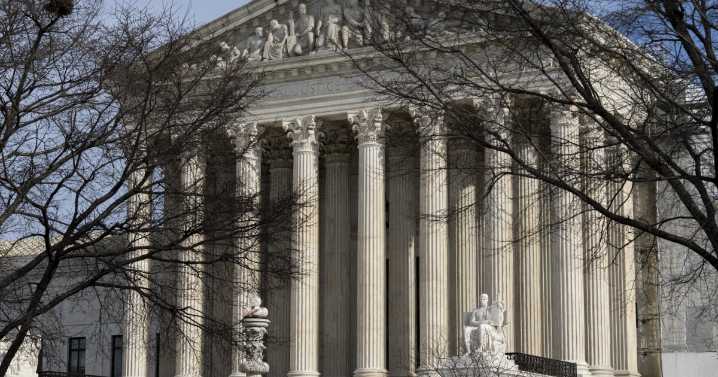 Supreme Court allows Texas' new electoral maps to go into effect for midterm elections