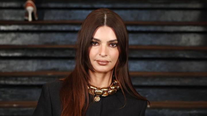 Emily Ratajkowski's visible granny pants just took the underwear