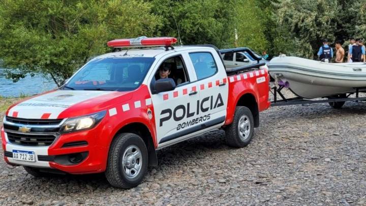 Retomaron la intensa búsqueda del chico de 13 años arrastrado por la corriente en el río Neuquén