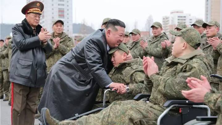 Con honores de Estado: Kim Jong-un recibió a militares norcoreanos enviados a Rusia con tributo a nueve caídos [FOTOS]