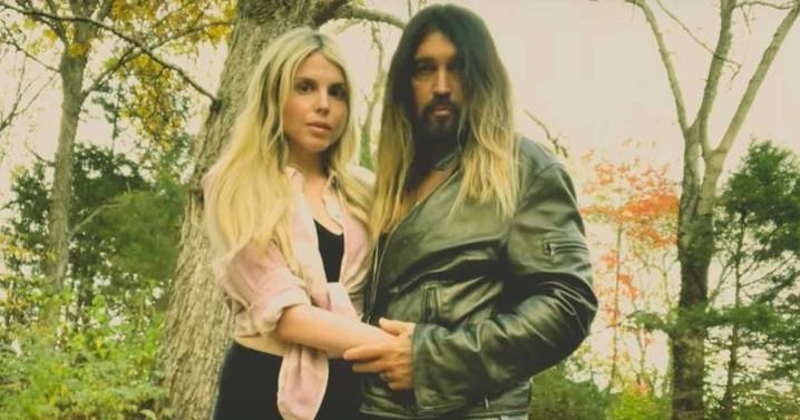 ¿Qué dijo realmente Firerose en su post viral y por qué reavivó las acusaciones de abuso contra Billy Ray Cyrus?