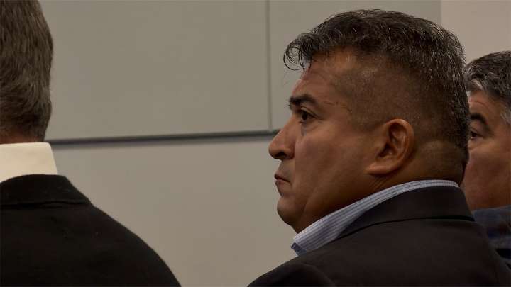 Regresa a corte entrenador que presuntamente obligó a menor a ejercitarse desnudo