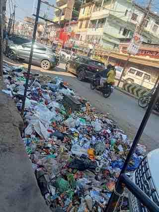 Unpaid wages bug cripples DMC again