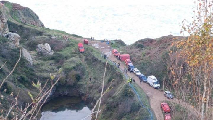Recuperan una chapa con restos blancos en la balsa del caso Mari Trini