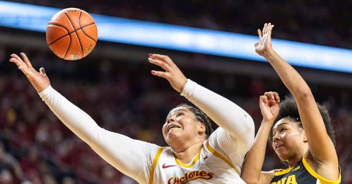 Audi Crooks wins the paint showdown, ISU tops Iowa in battle of unbeatens, 74