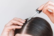 ¿Qué son y cuándo usar productos dermatológicos para el cabello?