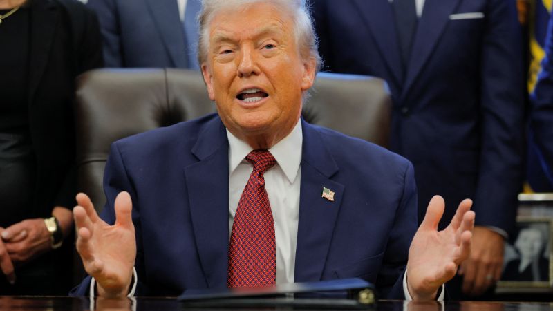 Trump dice que los esfuerzos en Venezuela van “mucho más allá” de una campaña de presión sobre Maduro