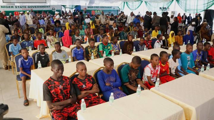 100 schoolchildren abducted in Nigeria are released but more are still held