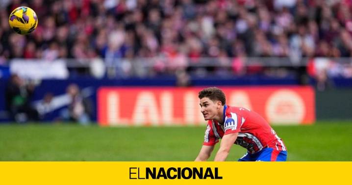 El Barça no pagará 200 millones por Julián Álvarez y ofrece un año más a Lewandowski