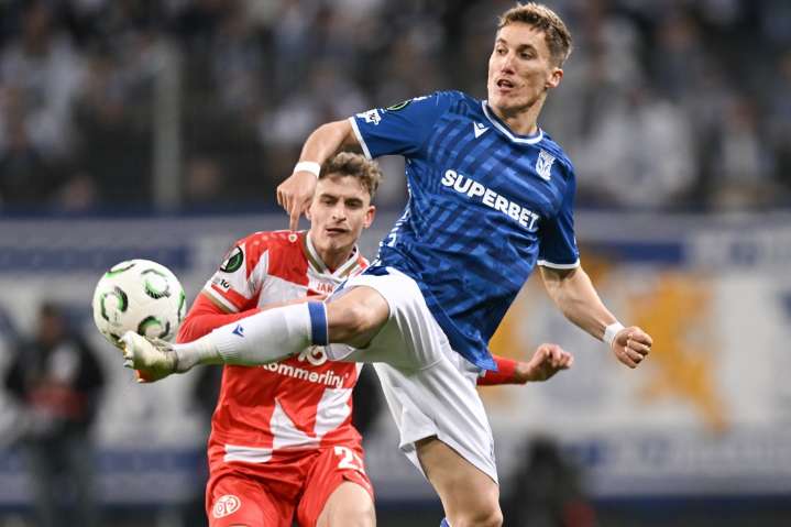 Cede Mainz liderato de Liga Conferencia con empate ante Lech
