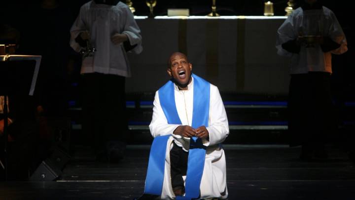 Singer Jubilant Sykes fatally stabbed at his California home, and his son is in custody