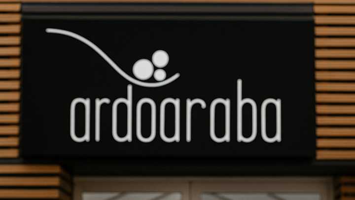 Vitoria descorcha Ardoaraba con una nueva carpa para vinos de autor, viñedos viejos y alta gama