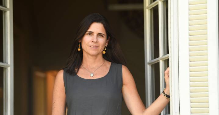 Sylvia Eyzaguirre critica la falta de propuestas de los candidatos presidenciales sobre educación