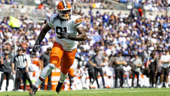 DE Alex Wright Voted Browns 2025 Ed Block Courage Award recipient