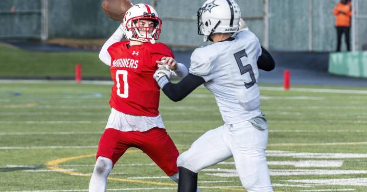 Football: Hayes was Narragansett’s latest unexpected star