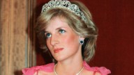 El día que la princesa Diana deslumbró al mundo con su vestido melocotón y se convirtió en uno de sus looks más icónicos