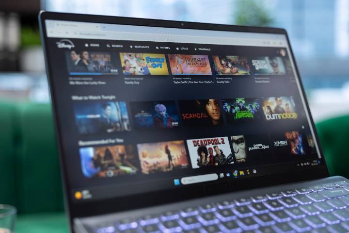 Disney se alía con OpenAI y apunta a Google por uso ilegal de sus personajes con IA