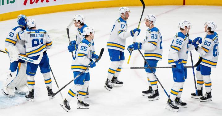 Blues beat Blackhawks 3-2 as Mailloux, Luff score first goals