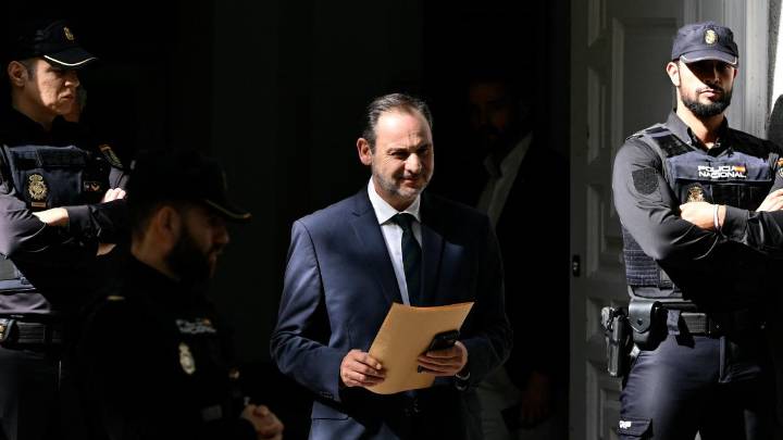 El Supremo confirma el procesamiento de Ábalos, que irá a juicio el año que viene