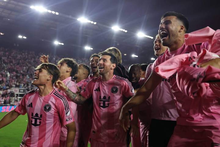 MLS Cup final – Muller vs Messi... and Suarez? Plus: Ceferin may miss World Cup draw