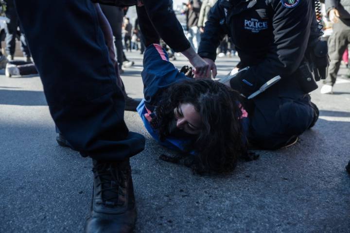 California habilita un portal para reportar presuntos abusos de agentes federales