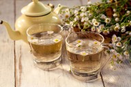 7 Best Drinks to Reduce Bloating Naturally
