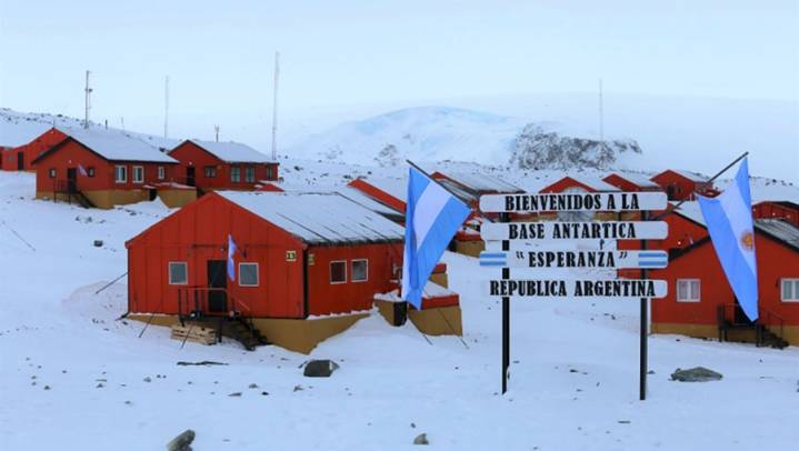 Docentes varados en la Antártida