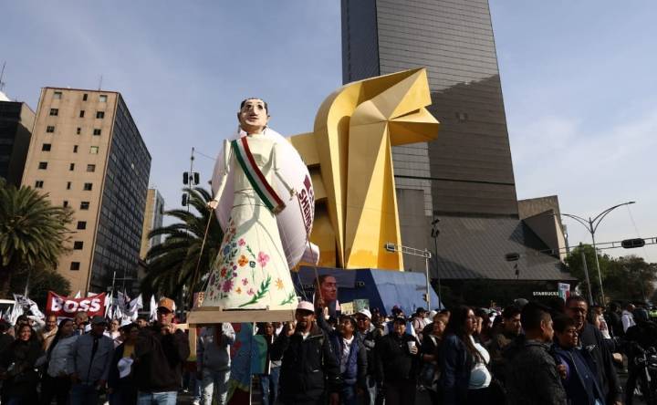 Marea guinda inunda las calles de la CDMX en apoyo a Sheinbaum; “siempre que nos llame, vamos a venir", dicen
