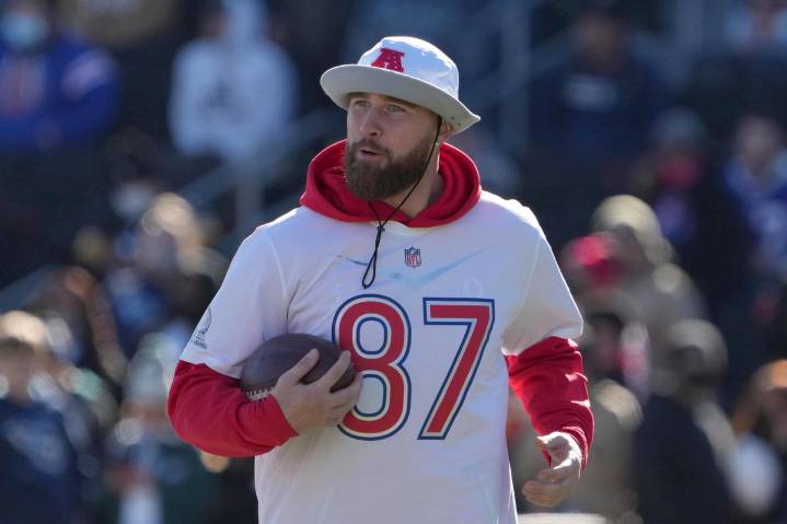 Travis Kelce & Chiefs WRs Make Strong Locker Room Decisions After Loss Against Texans Travis Kelce and the WRs expressed frustration following a disappointing loss to the Texans, where the Chiefs' pas