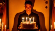 Qué significa que prefieras estar solo en tu cumpleaños, según la psicología