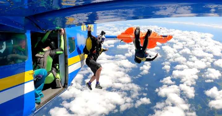 Pánico en las alturas: Paracaidista pasó el susto de su vida al quedarse enganchado a la cola de un avión