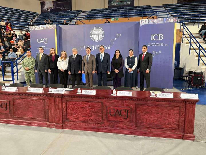 Acompañan graduación del ICB en Ciudad Universitaria
