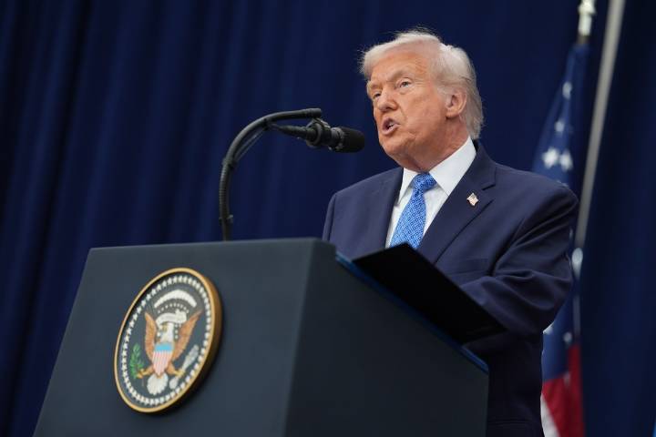 Jueza anula orden de Trump de suspender proyectos de energía eólica