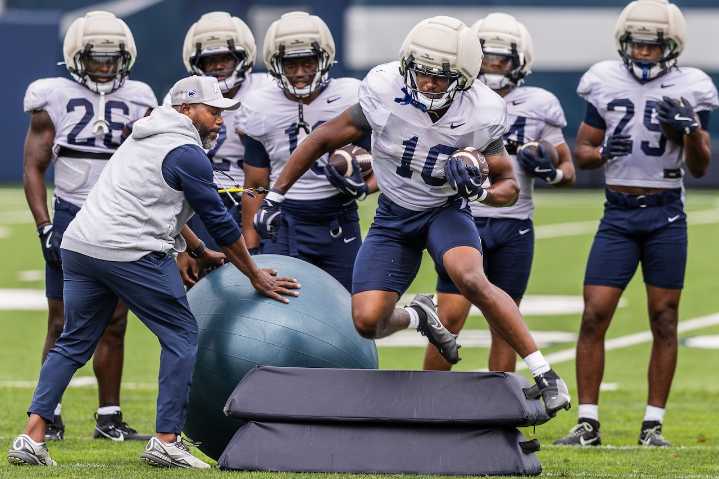 Penn State lRBs coach Stan Drayton leaving Lions for South Carolina job