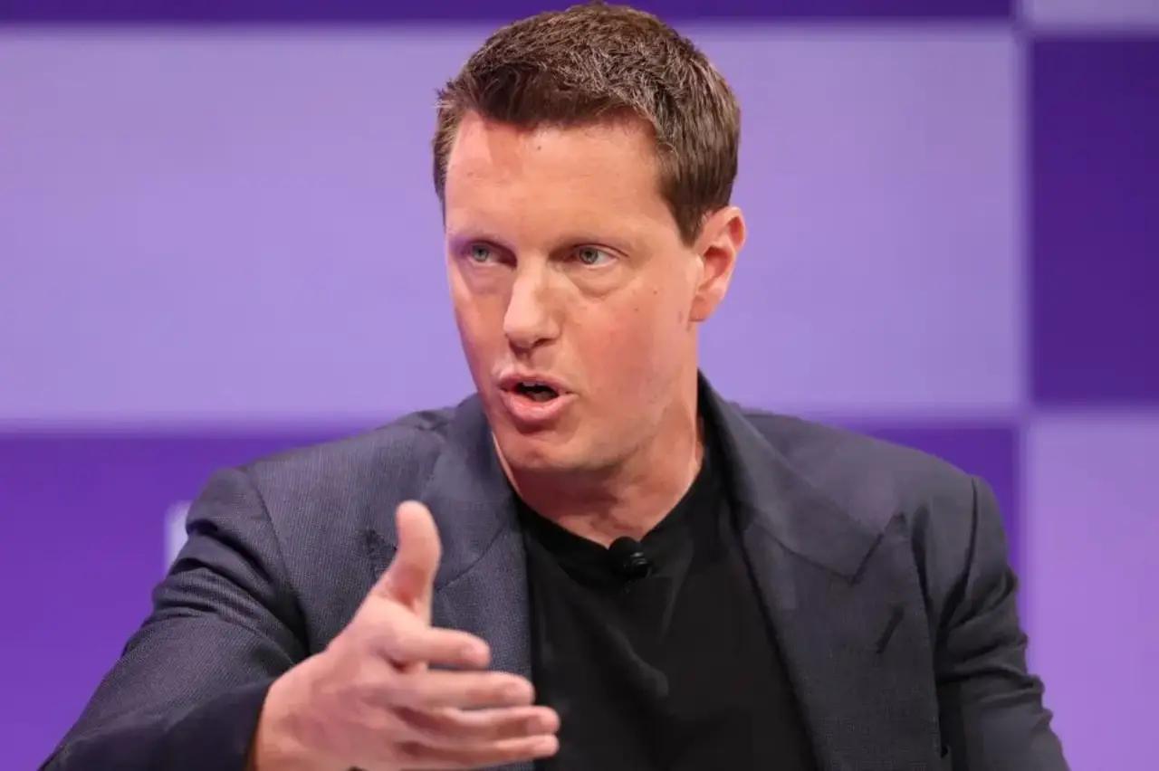 Paramount presenta oferta hostil contra Warner Bros. y cuestiona el acuerdo con Netflix