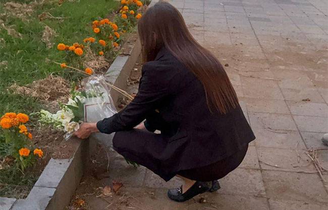 Grecia Quiroz visita lugar donde fue asesinado Carlos Manzo hace un mes; ‘que no te fallaré’