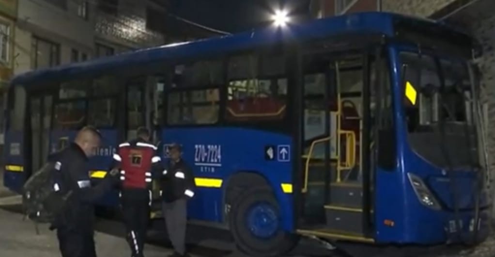 Bus del Sitp fue a parar contra una vivienda