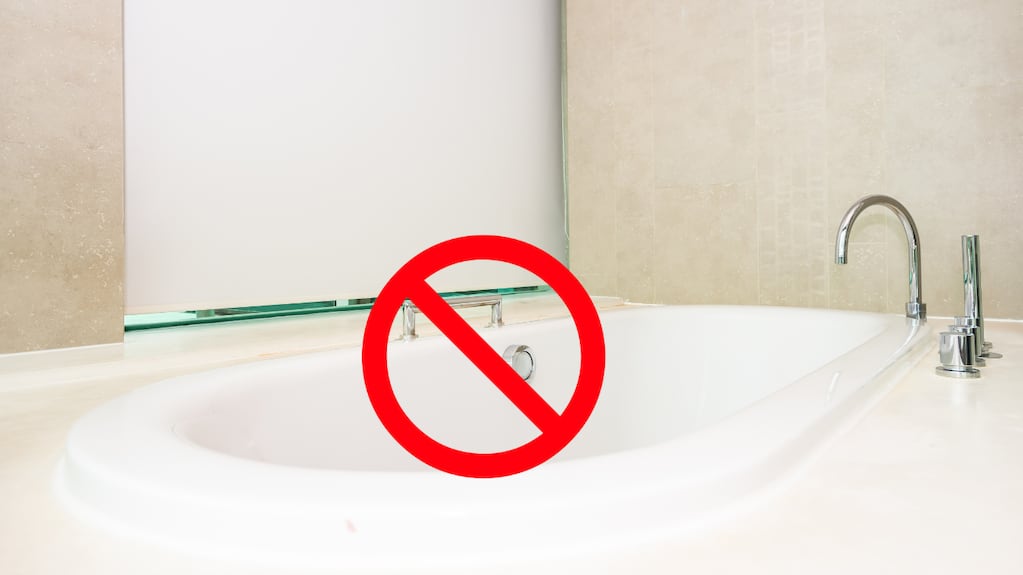 Adiós a la bañera de siempre: la solución práctica para ganar espacio que recomienda un experto