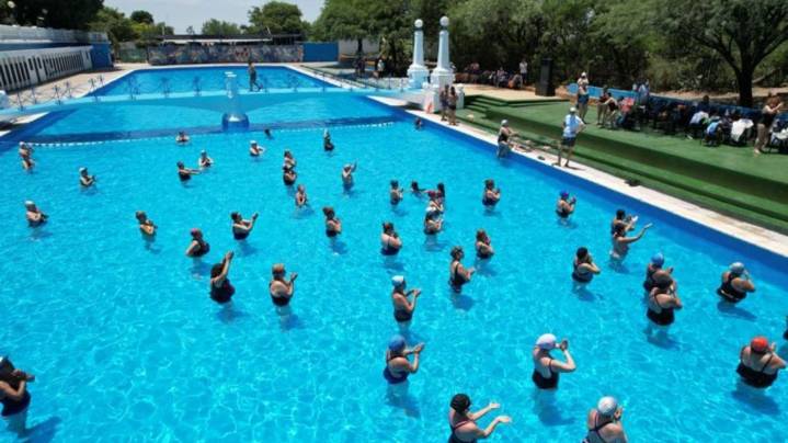 Cuánto sale un día de pileta en Córdoba: abren los natatorios y el camping municipal