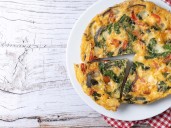 Nutritiva y saludable: cómo preparar una tortilla de verdura al horno