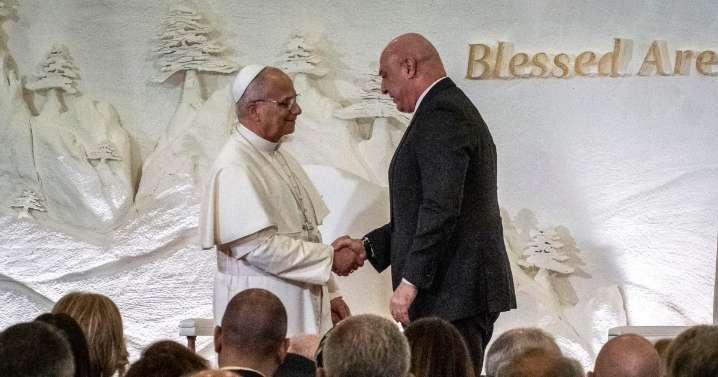 El papa León XIV congrega a 15 mil jóvenes en Líbano y les pide cambiar el curso de la historia